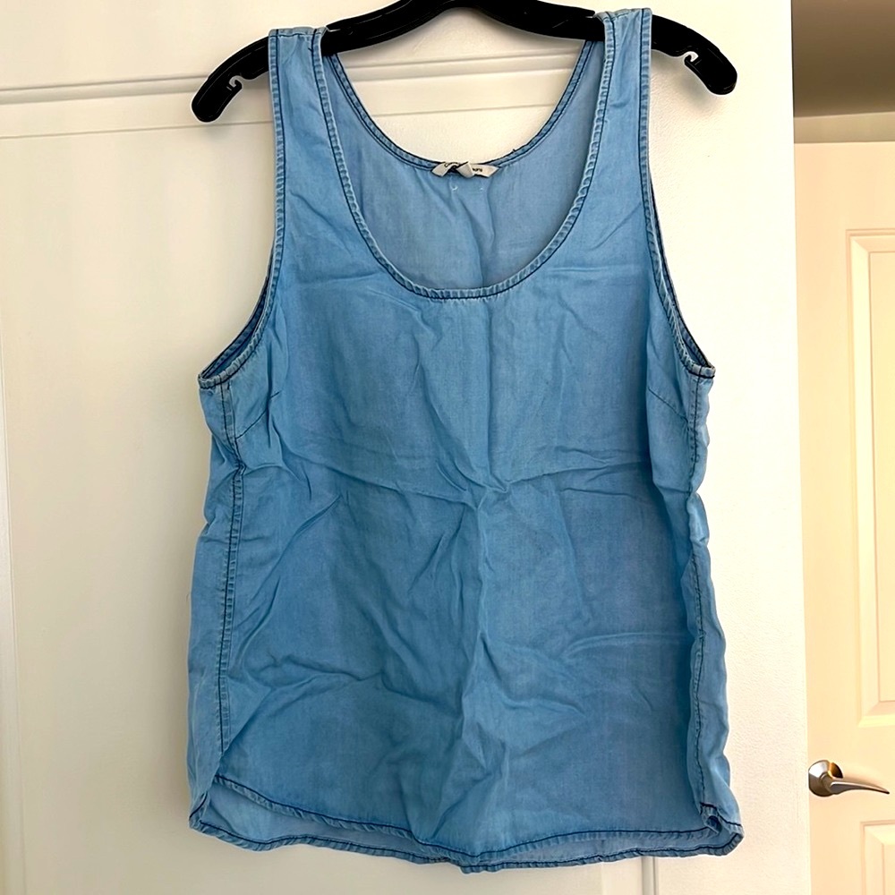 Calvin Klein top. - Picture 8 of 8